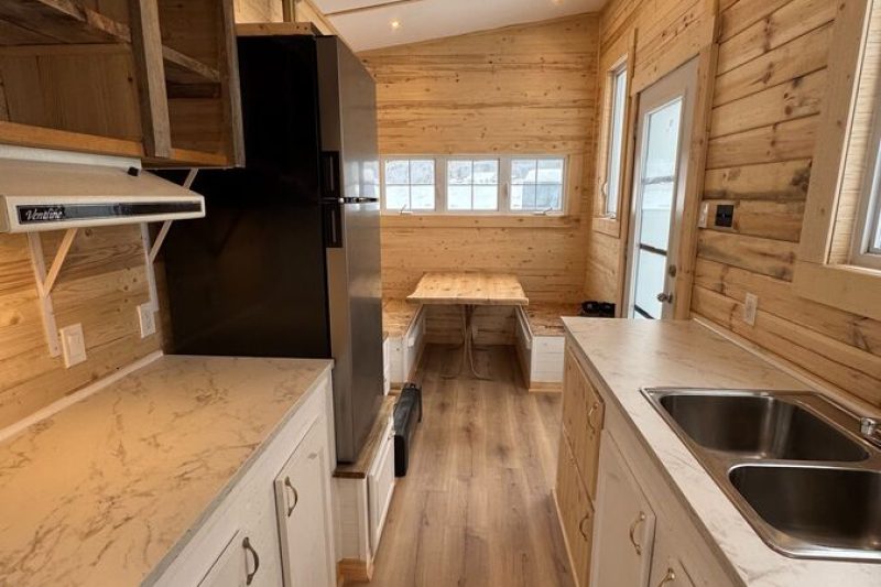 Pièce principale de mini-maison par Condo Forestier dans tous le Québec.
